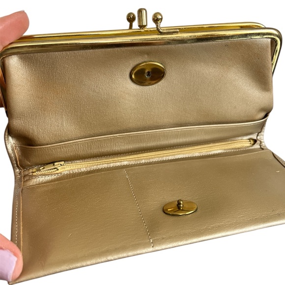 Vintage Noymer Gold,cream coach hide wallet w/Floral design 3.5”High x 7.5”Wide - Picture 5 of 12